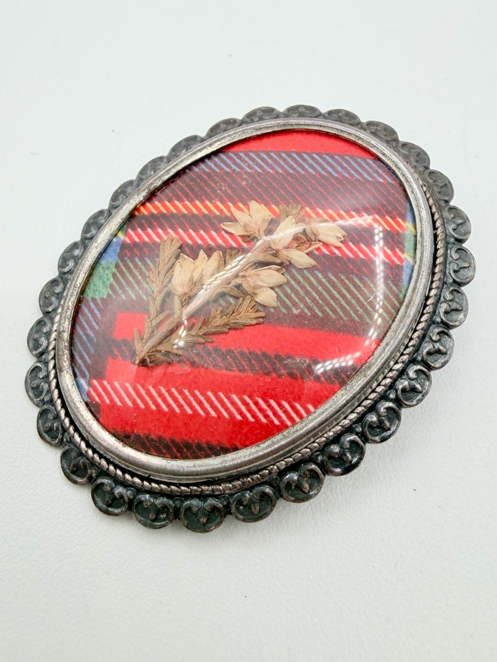 Exquisite Signed Vintage Real Dried Flower Brooch – Oval Floral Botanical Pin
